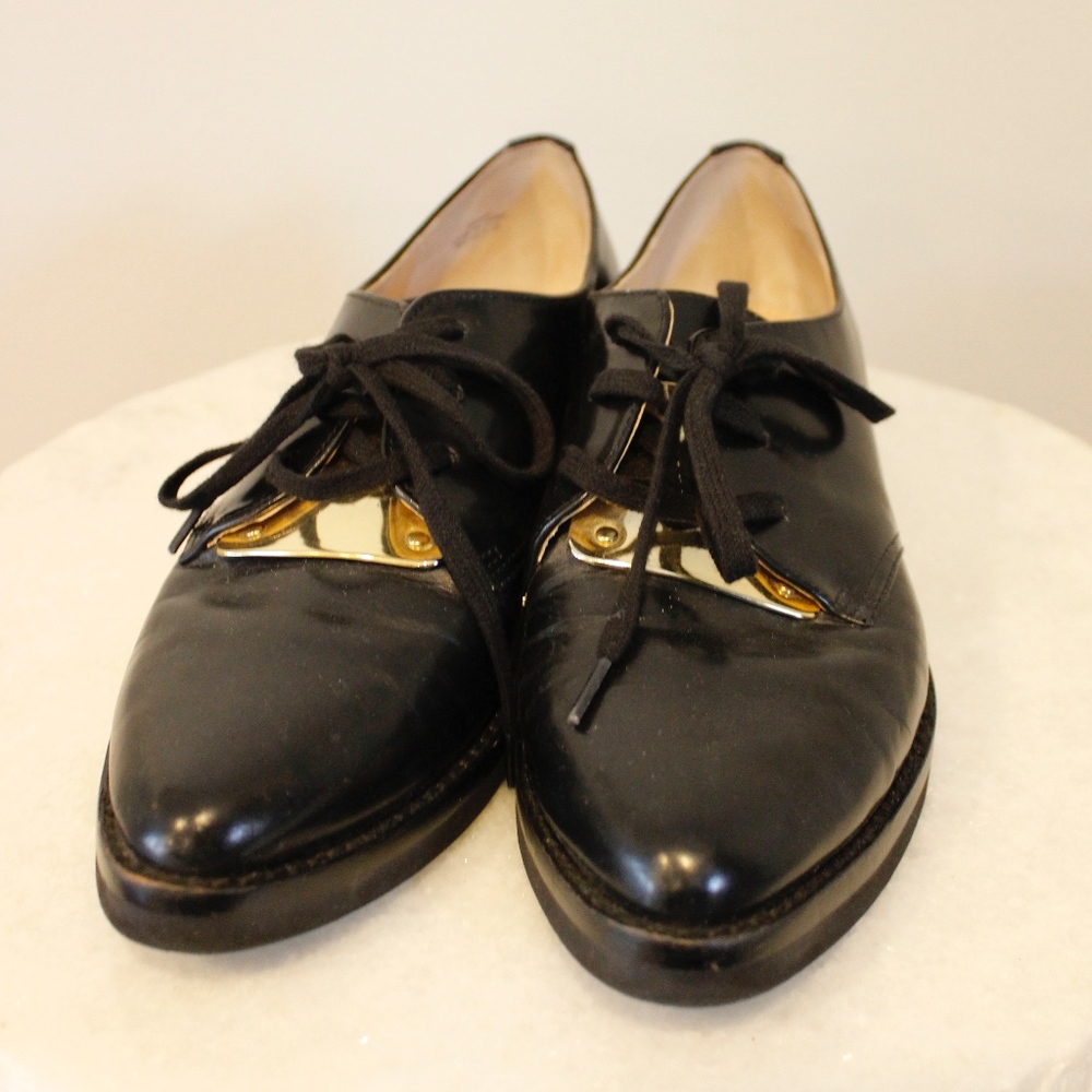 French Connection Maeko Oxford Shoe w/ Gold Plate